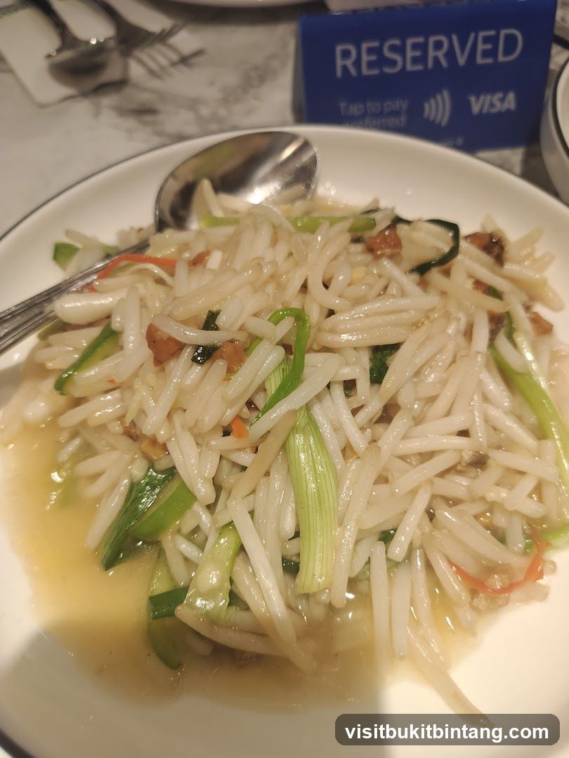 Stir-fried dish with vegetables