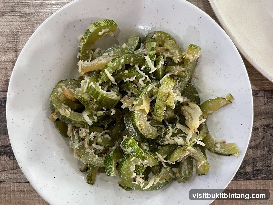 Snake Gourd Stir-fry