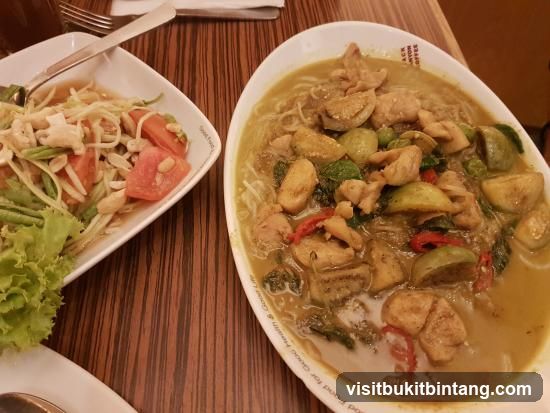 Thai Green Curry and Papaya Salad