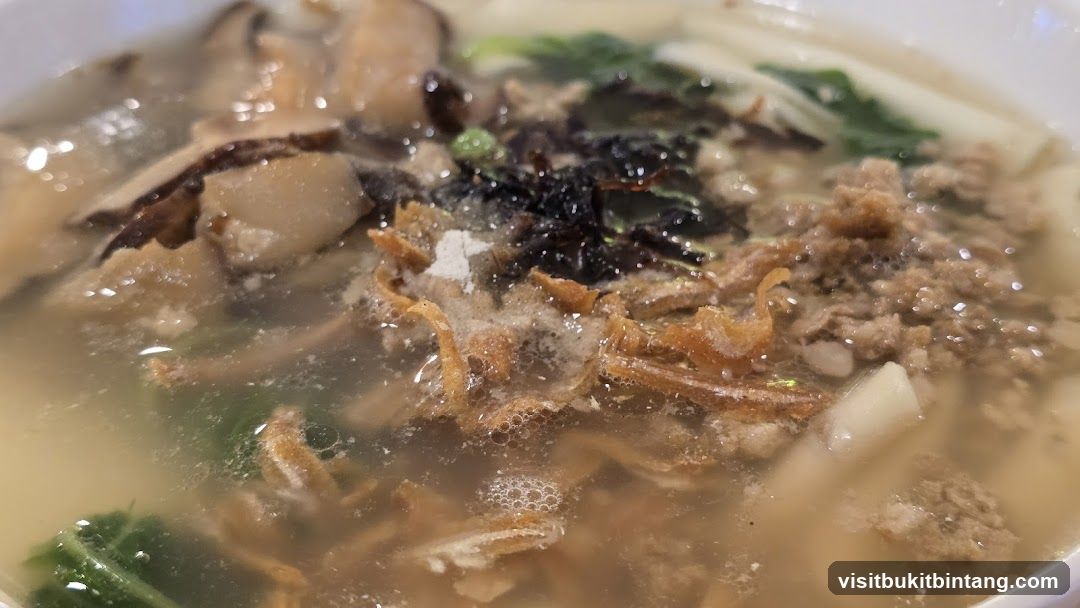Noodle Soup with Mushrooms and Minced Meat