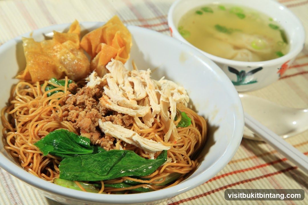 Chicken Noodles with Wonton Soup