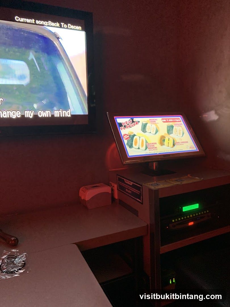 Karaoke screen and menu