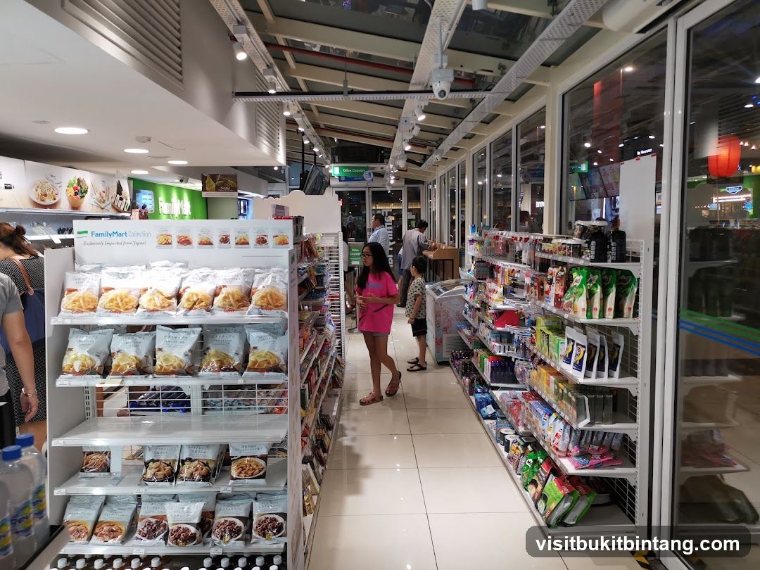 FamilyMart Interior