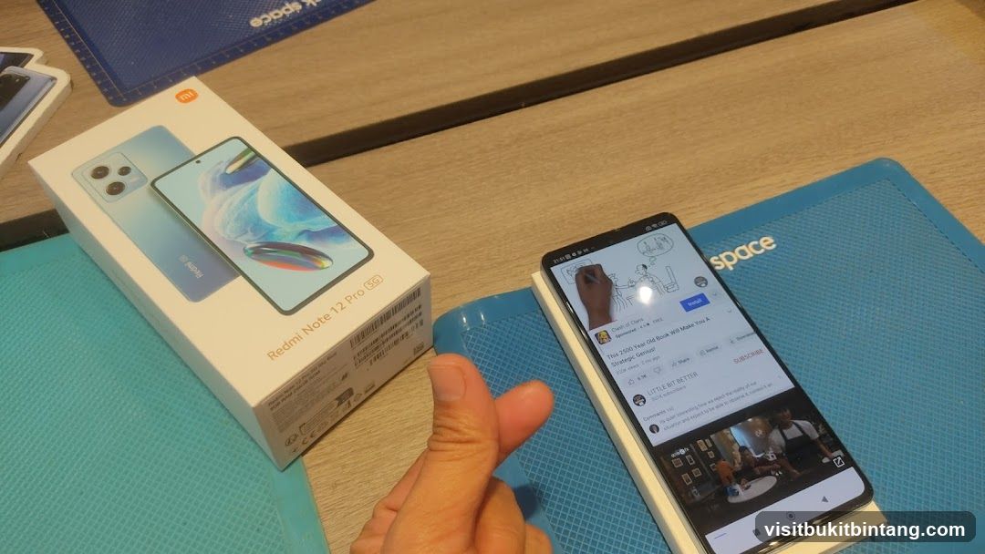 Xiaomi Redmi Note 12 Pro 5G Box and Smartphone