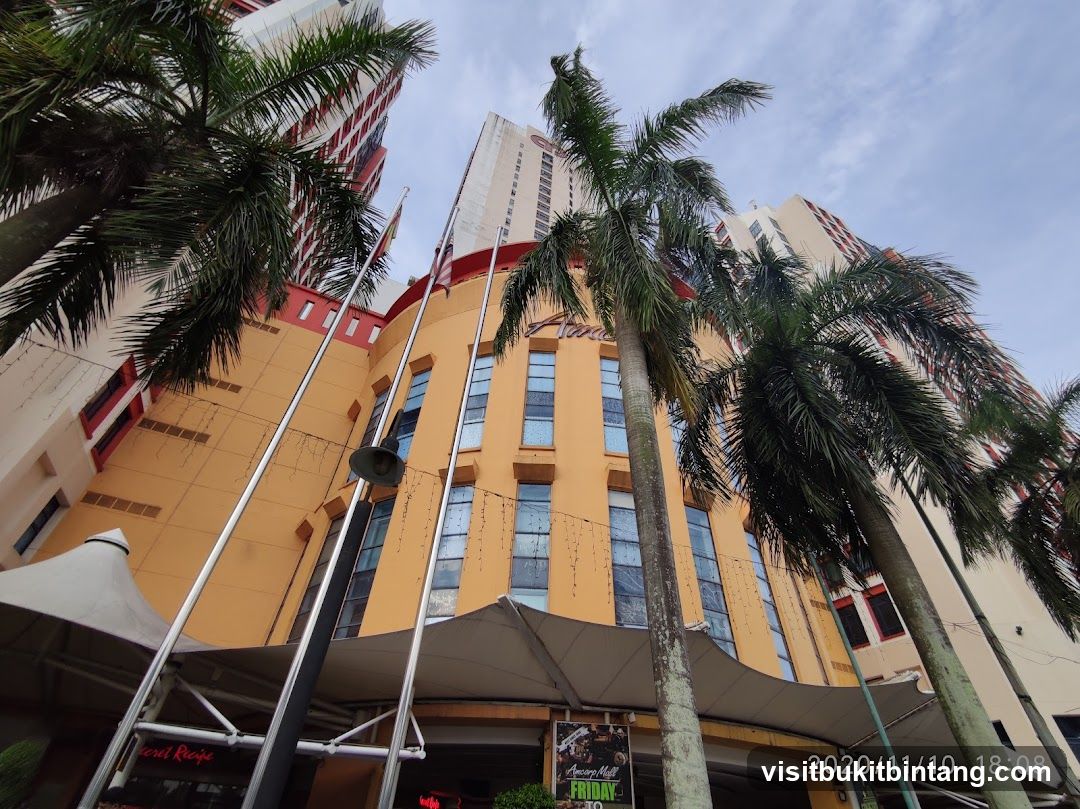 Amscorp Mall Facade