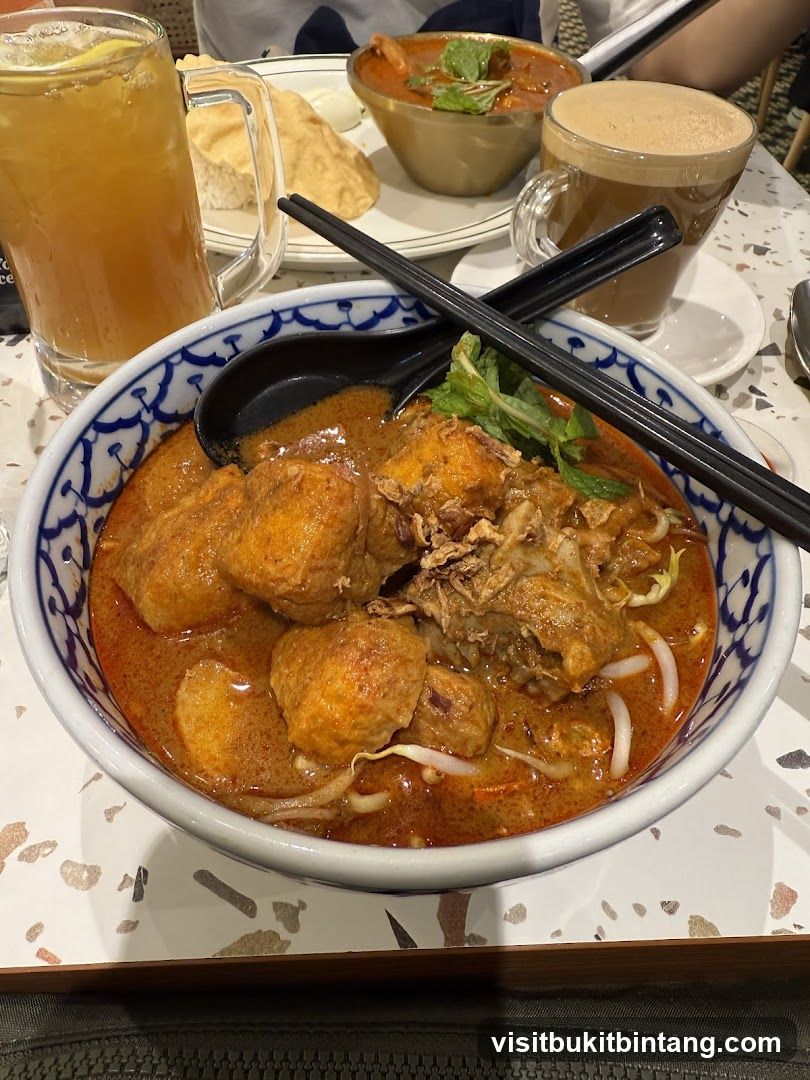 Curry Laksa with Drinks