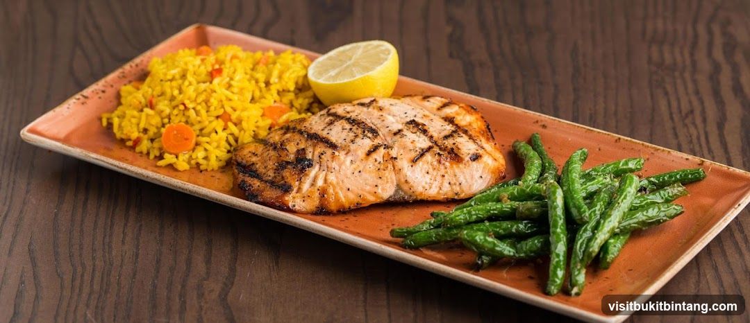Grilled Salmon with Rice and Green Beans