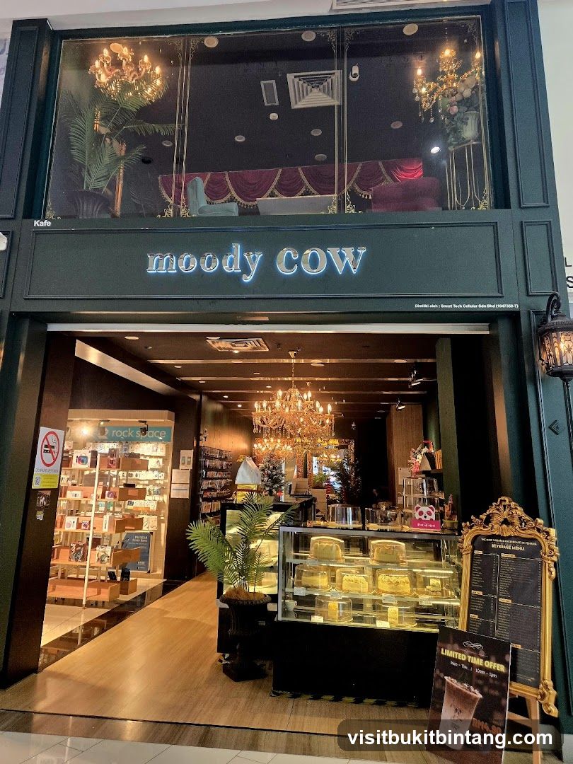 Moody Cow @Gurney Paragon