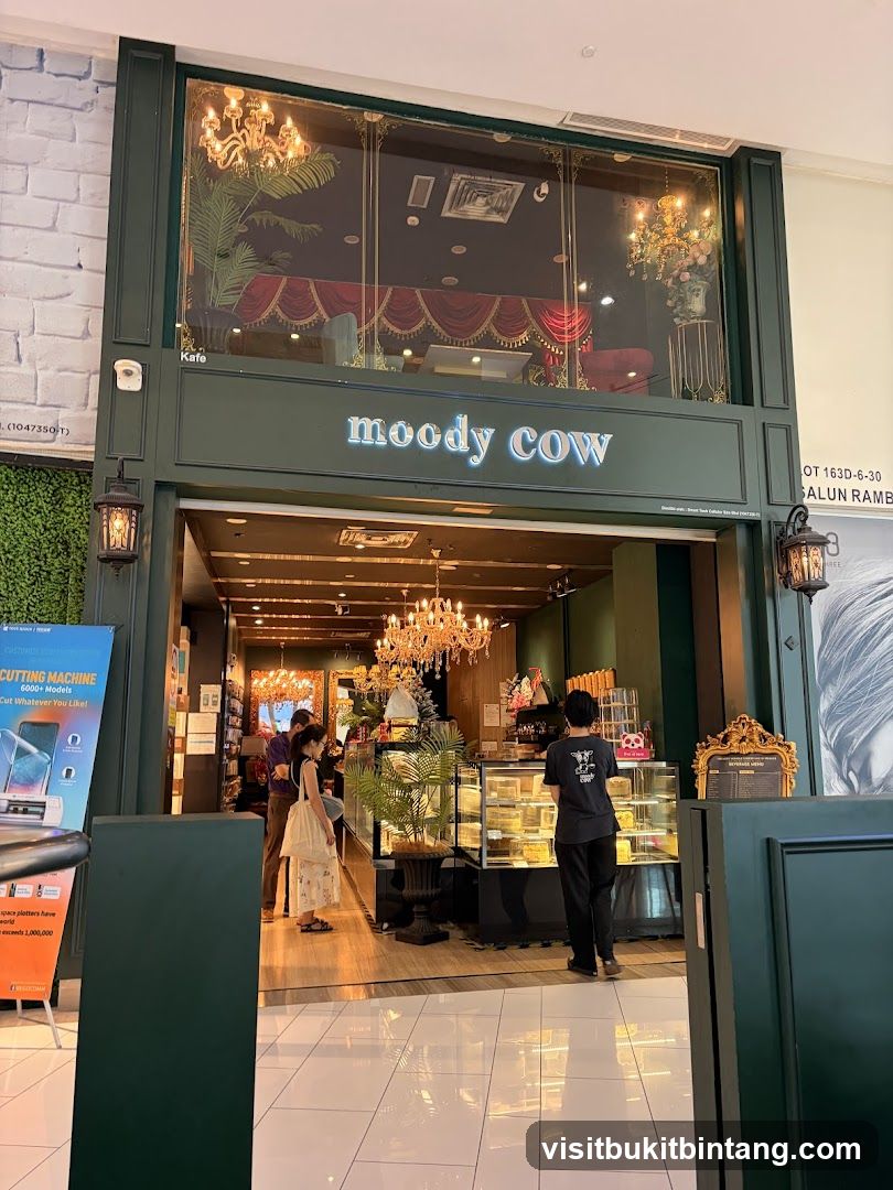 Moody Cow @Gurney Paragon