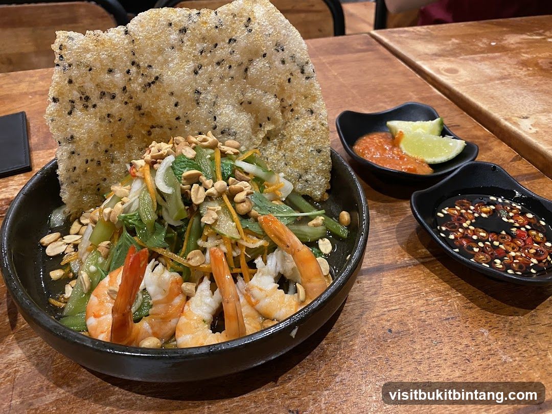 Shrimp Salad with Crispy Cracker