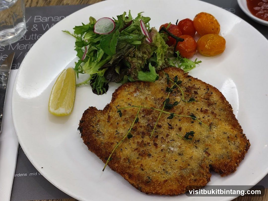 Breaded Cutlet with Salad and Tomatoes