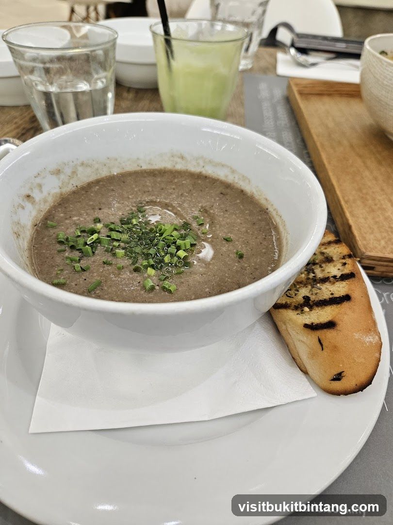 Mushroom Soup with Bread