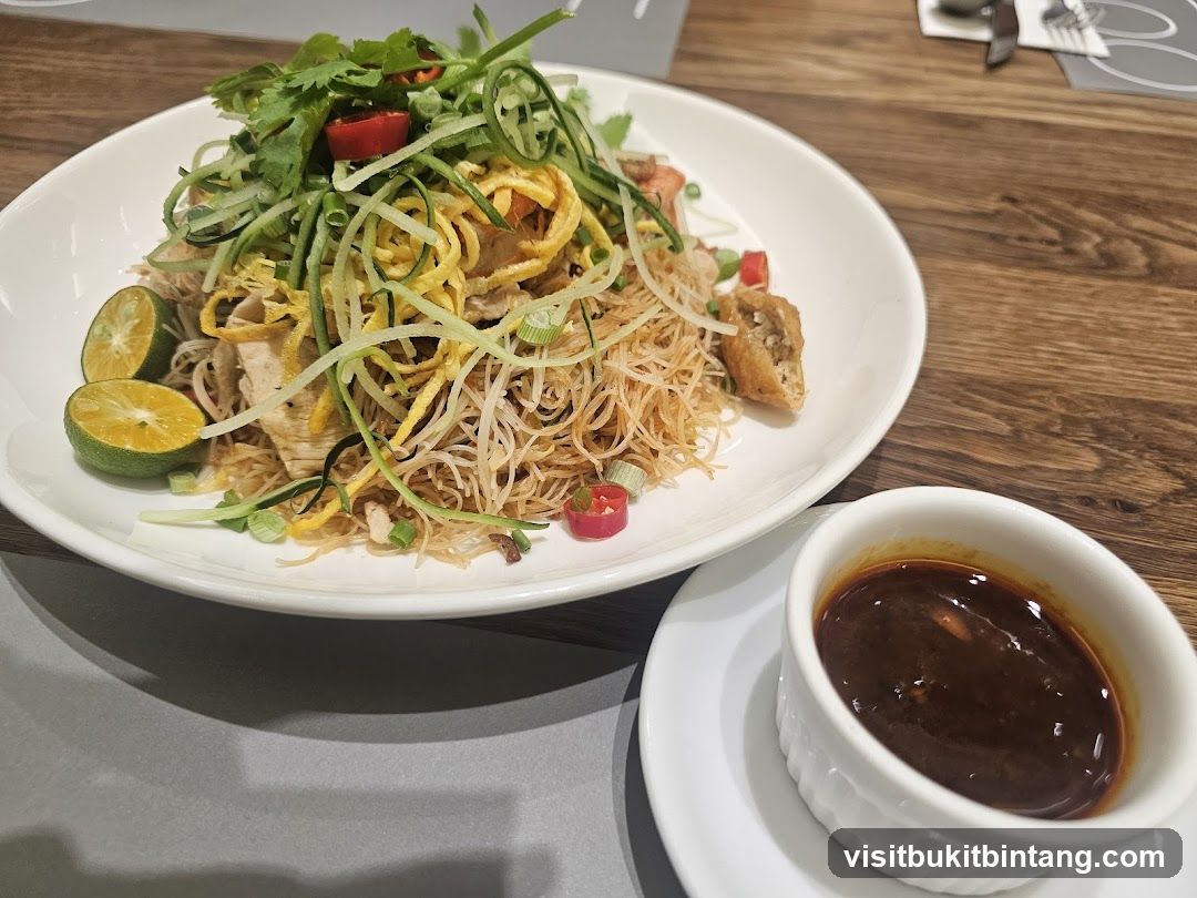 Noodle Dish with Dipping Sauce
