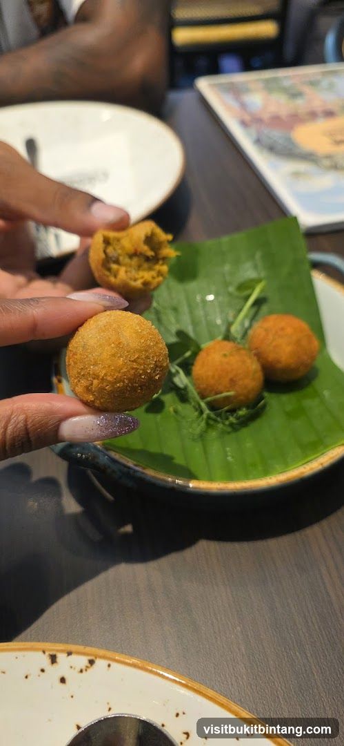 Fried Bites on Banana Leaf