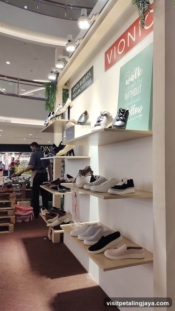 Vionic Shoe Display