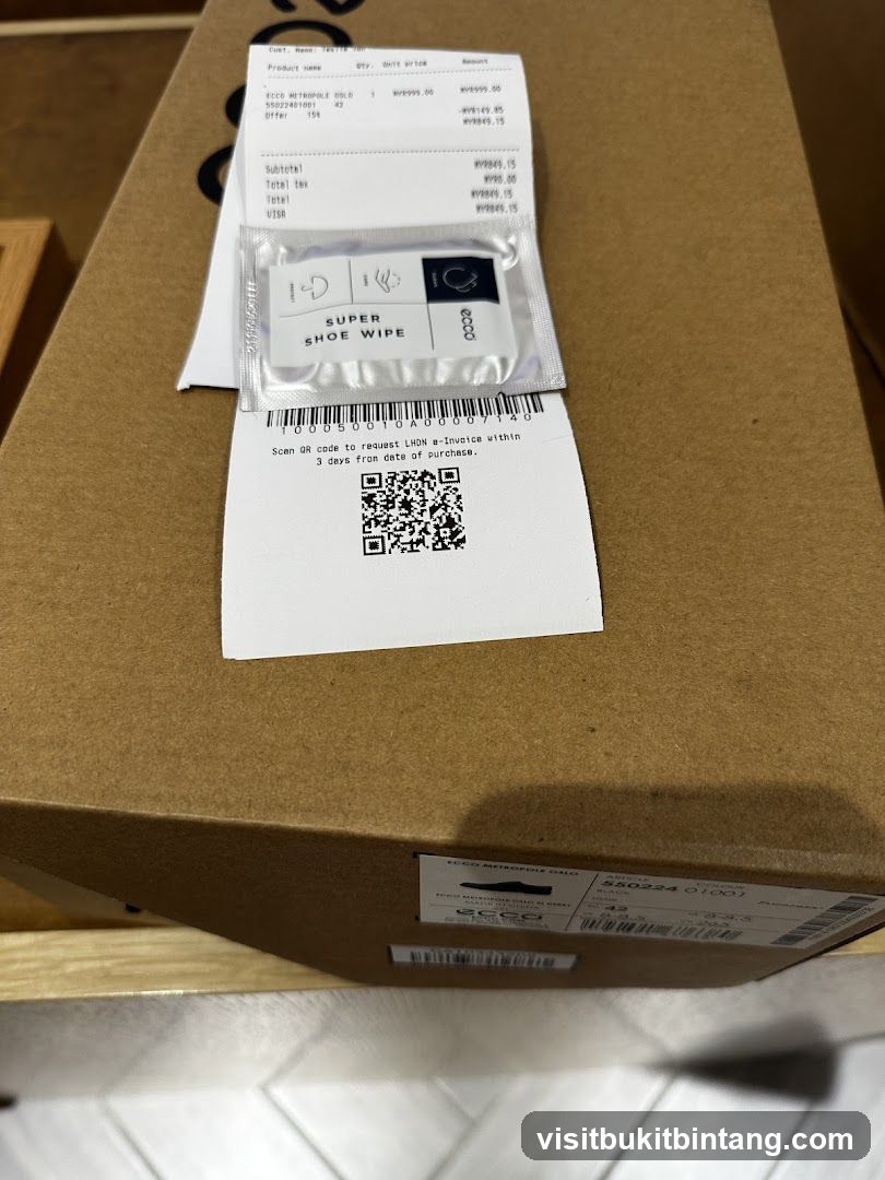 ECCO Shoe Box with Receipt and Shoe Wipes