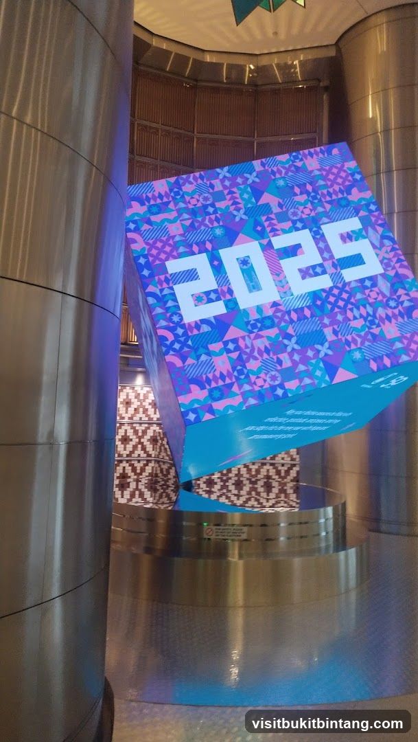 Cube Display with "2025"