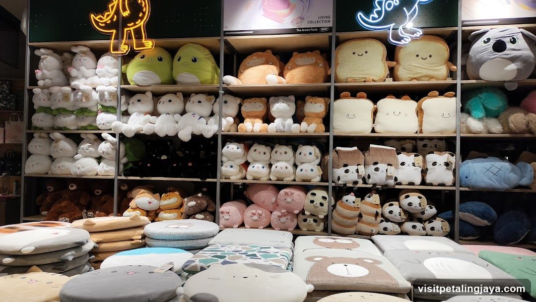 Plush Toy Display Shelf