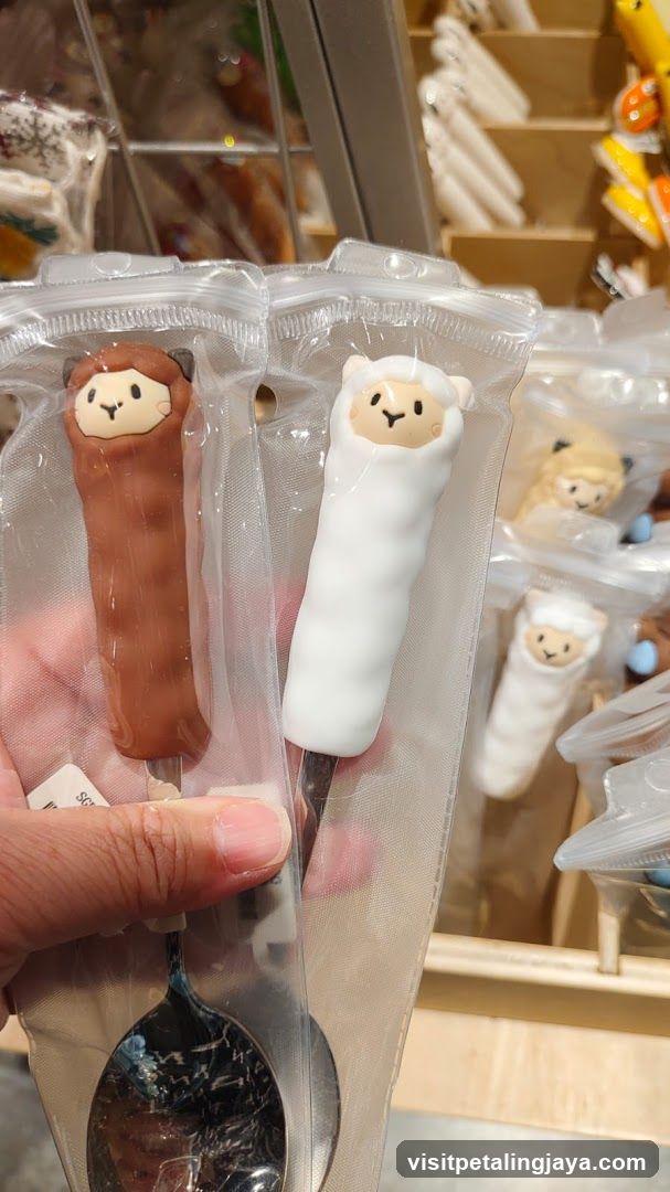 Animal-themed spoons in packaging