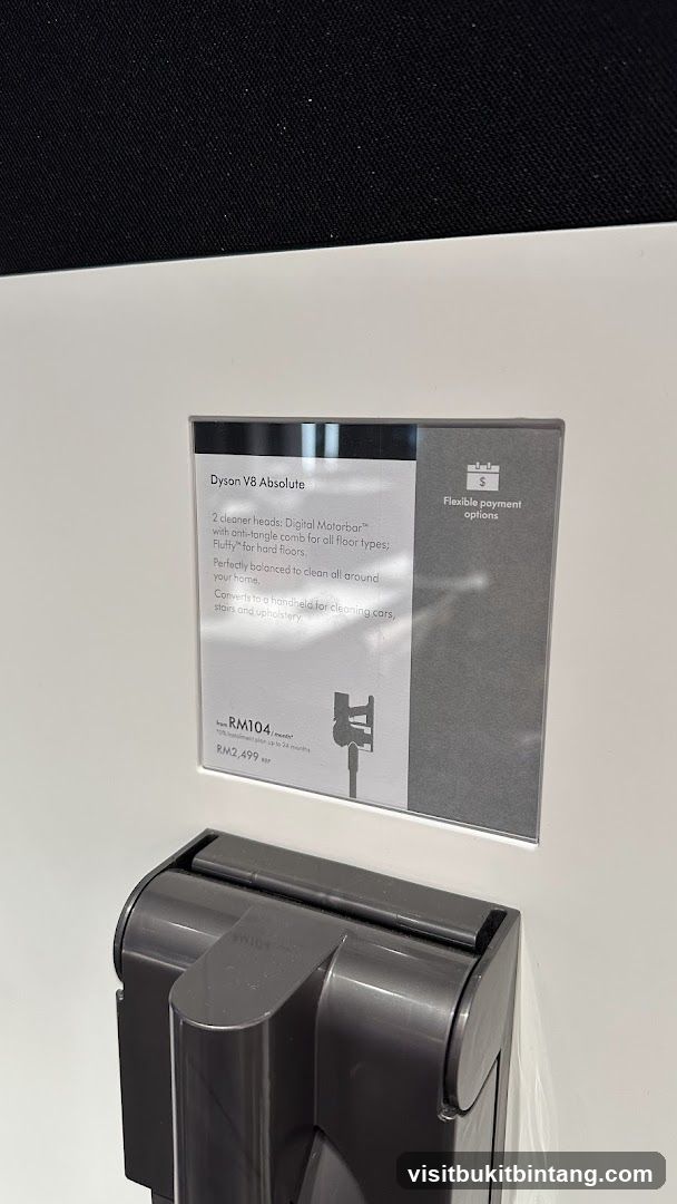 Dyson V8 Absolute Product Display