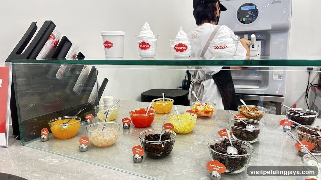 Yoggyo Dessert Shop Interior