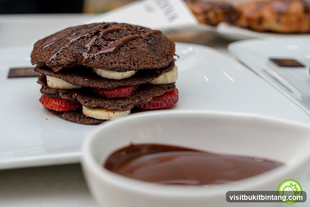 Chocolate Pancakes with Fruit