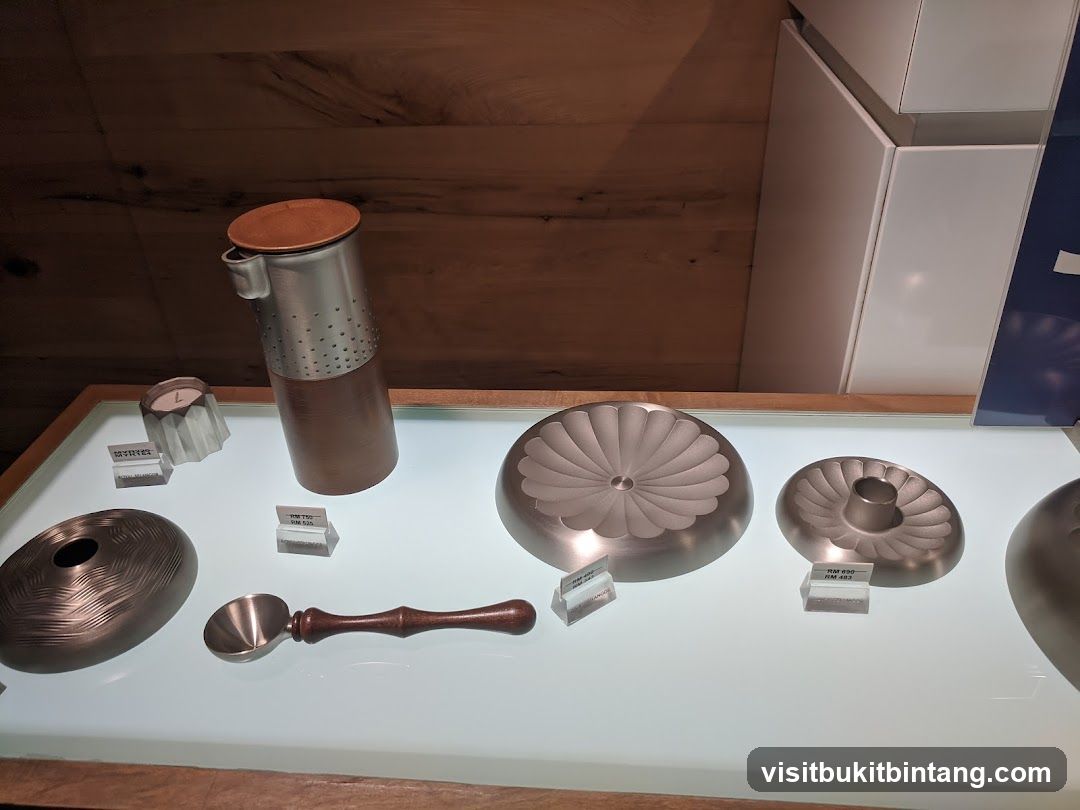 Display of kitchenware and decorative items