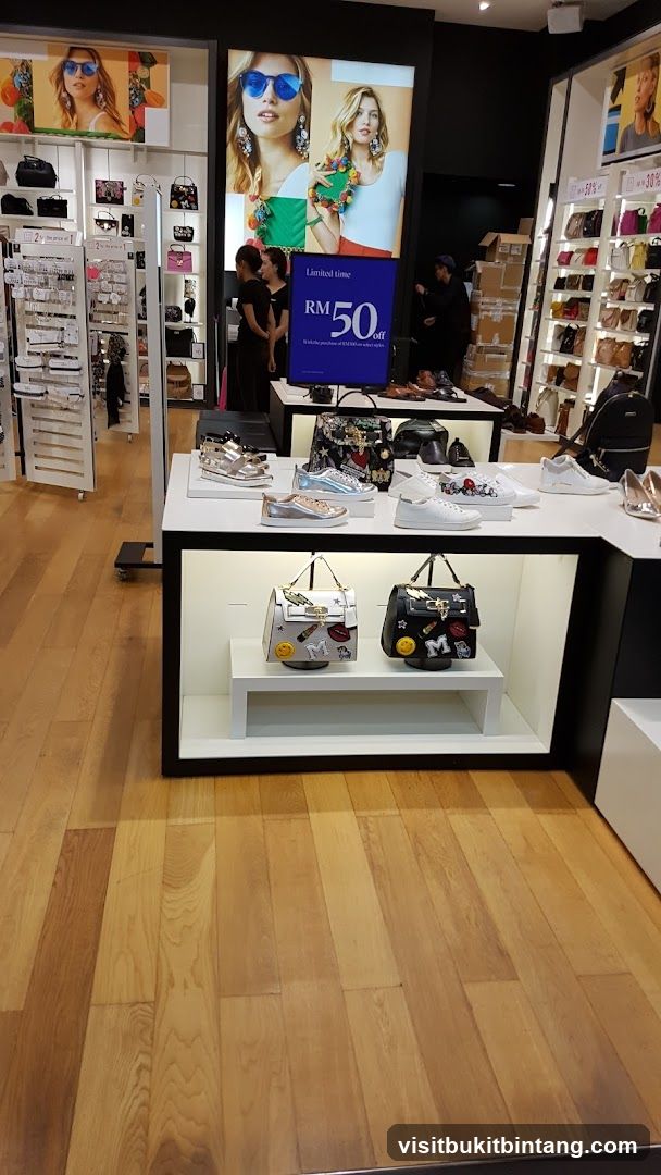 Fashion Accessories Display