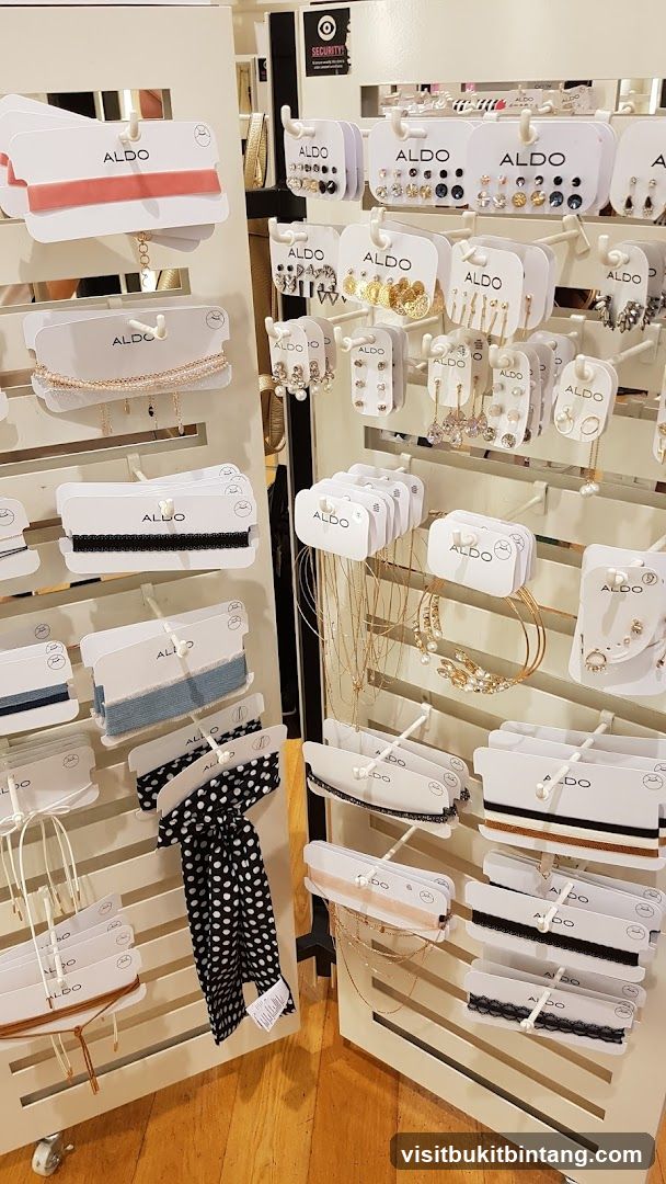 ALDO Accessories Display