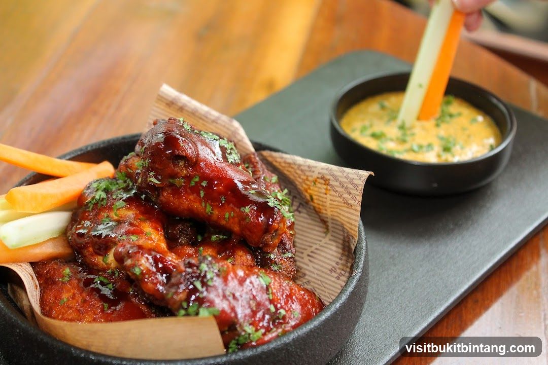 BBQ Chicken Wings with Dip
