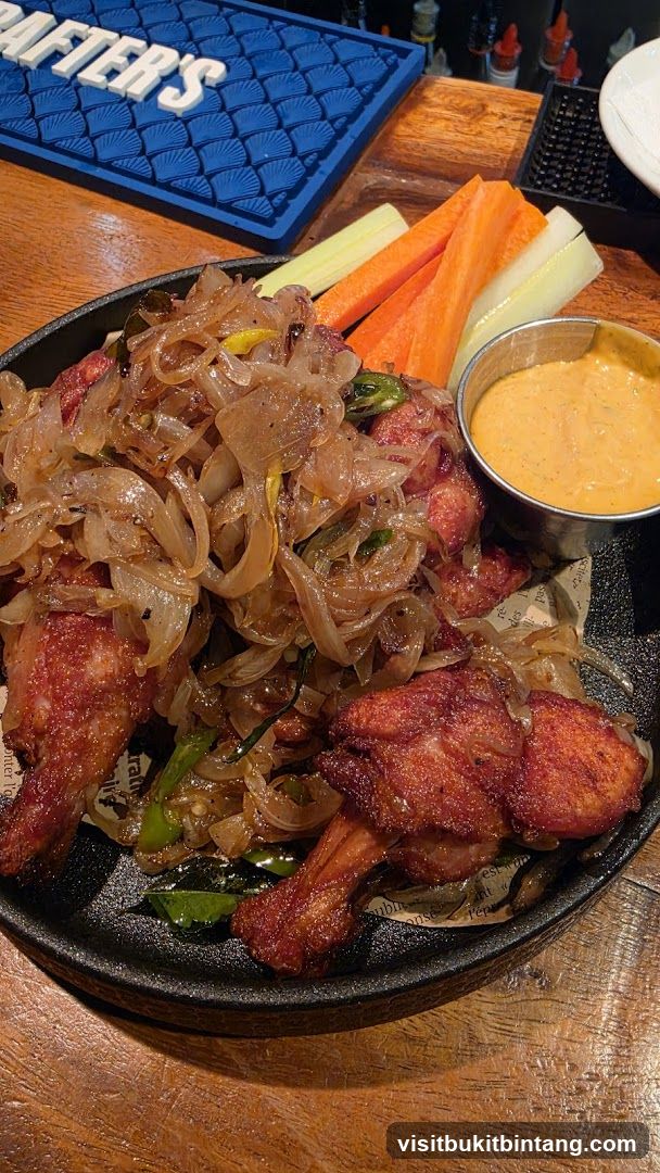 Chicken Wings with Onions and Vegetables