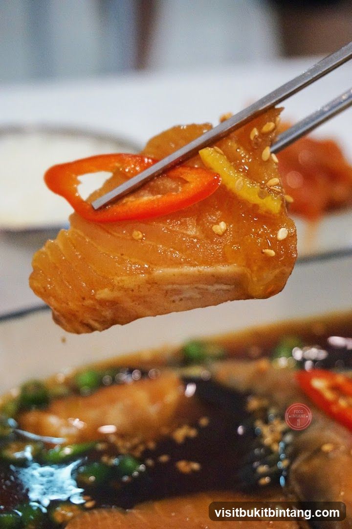 Salmon with Peppers and Sesame Seeds