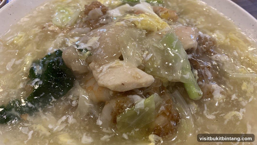 Noodles with Gravy and Vegetables