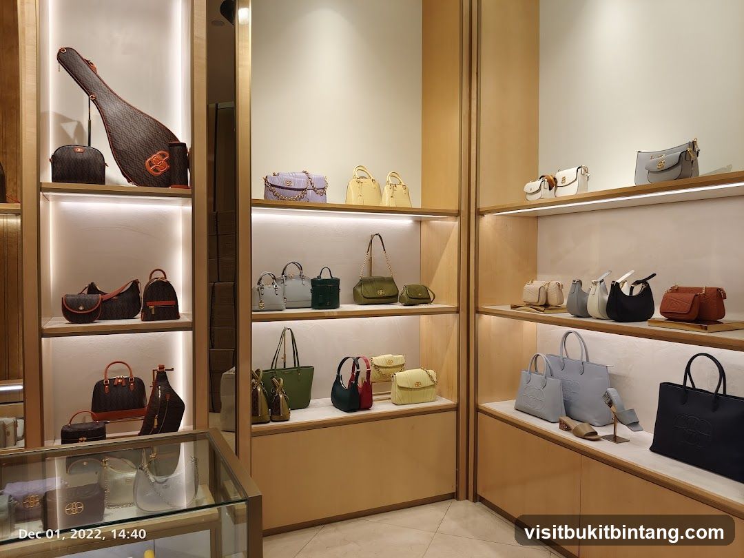 Handbag Display