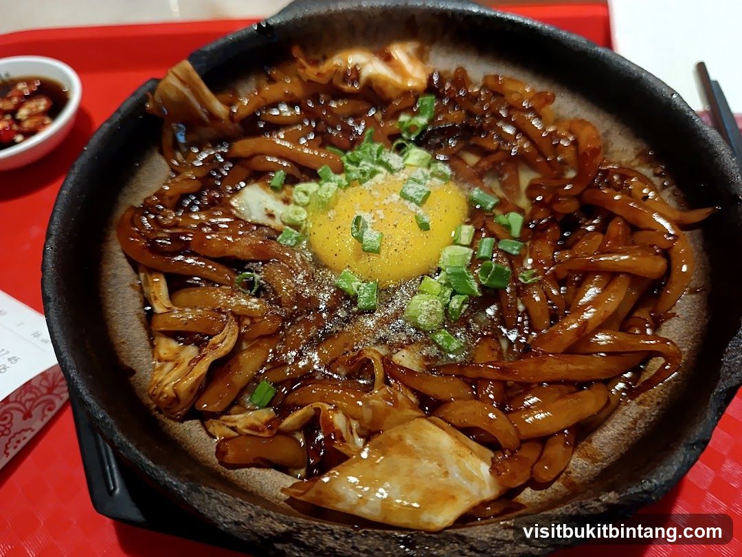 Hot Stone Noodles with Egg