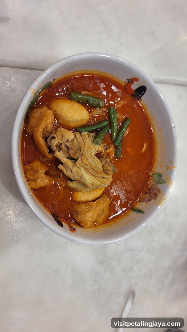 Curry Dish with Tofu and Green Beans
