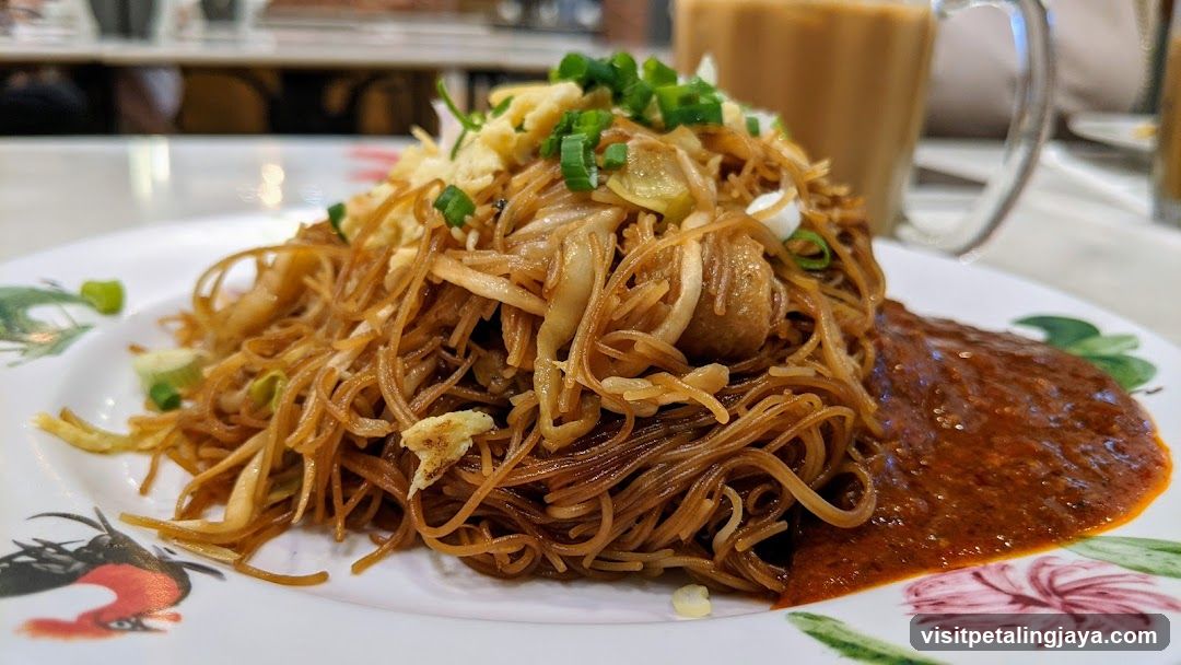 Fried Noodles with Sauce and Coffee