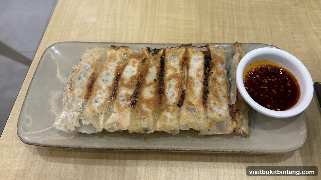 Pan-fried dumplings with dipping sauce