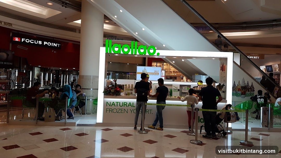 Llaollao Frozen Yogurt Stall