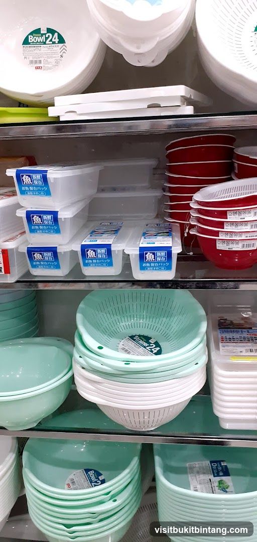 Kitchenware Display