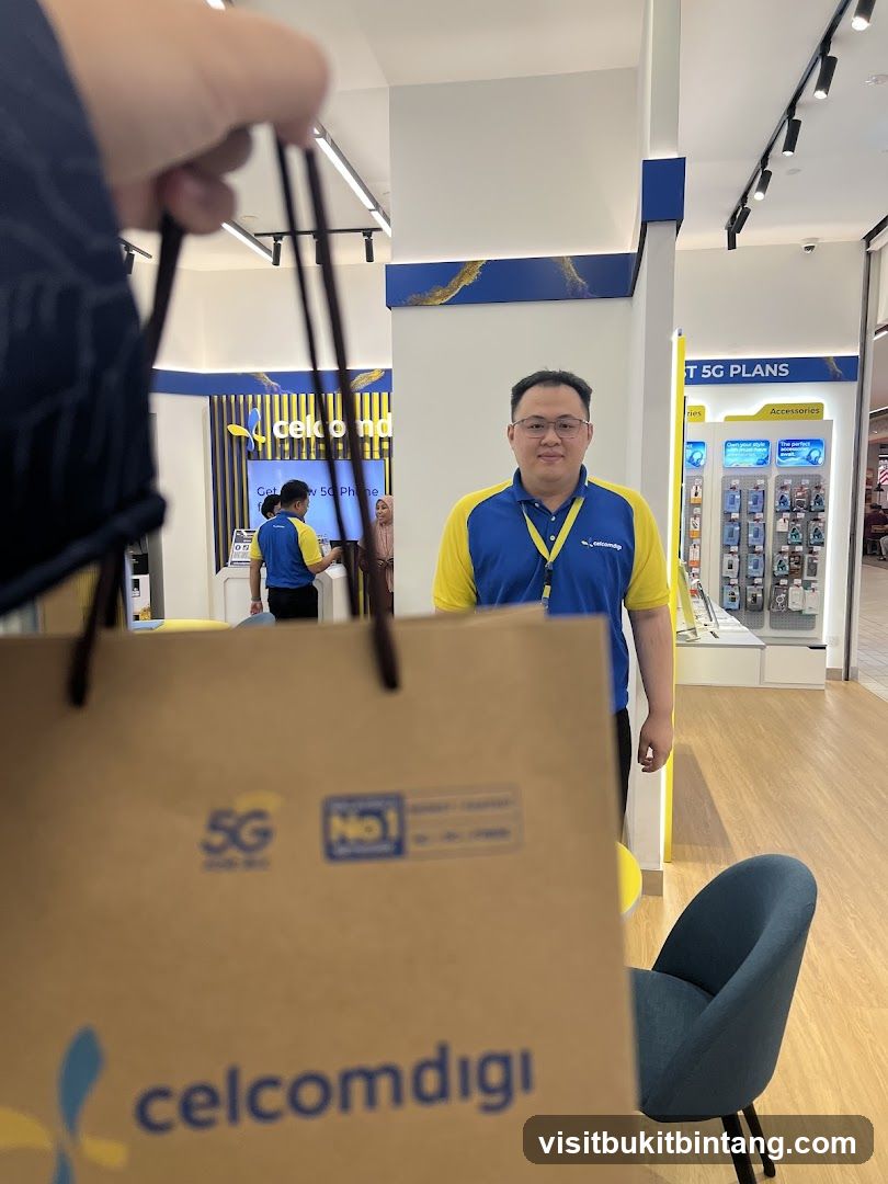 CelcomDigi Store Interior