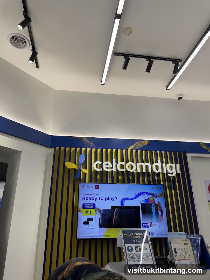CelcomDigi Store Display