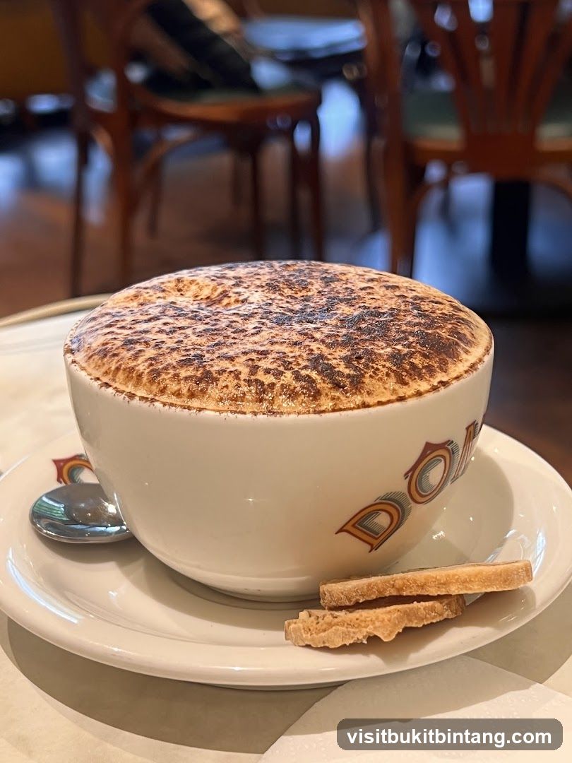 Cappuccino with Biscuits
