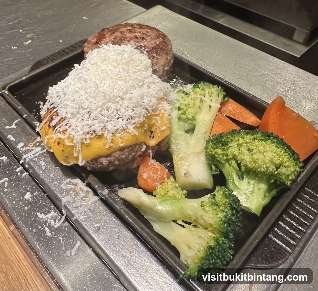 Cheeseburger with Vegetables