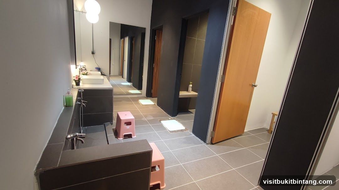 Modern Bathroom with Sinks and Stalls