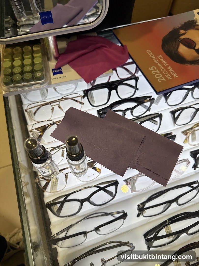 Eyeglasses Display