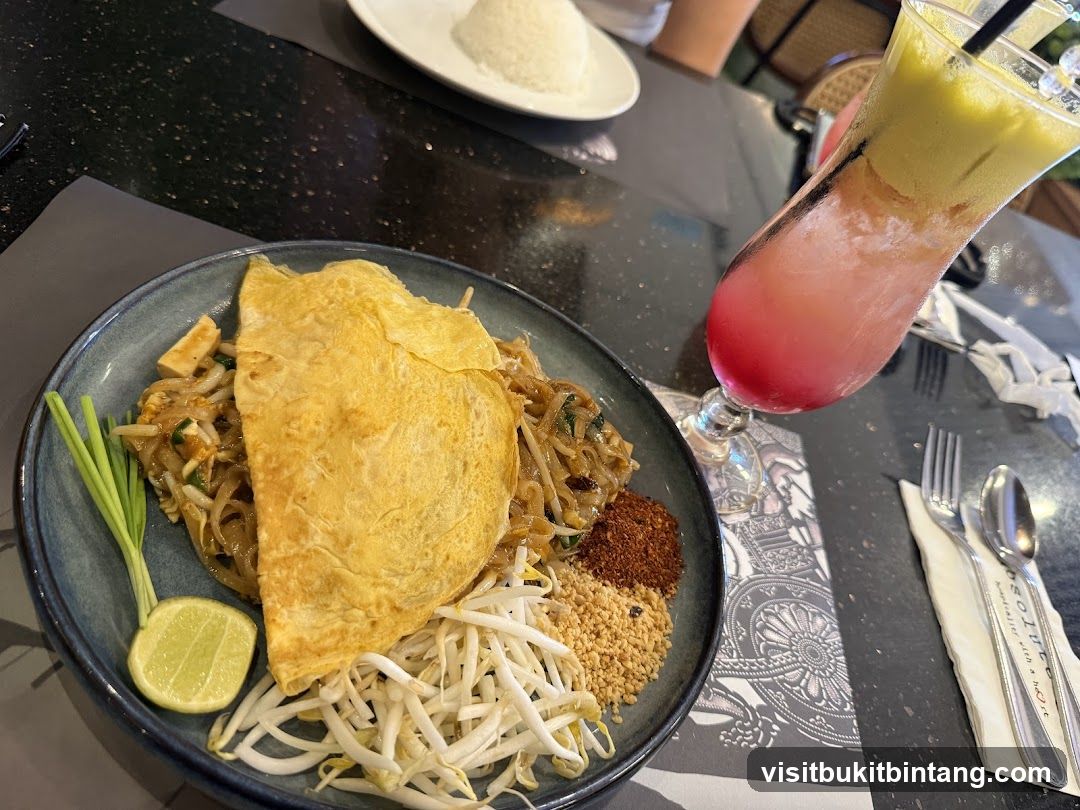 Pad Thai with Omelet and Drink