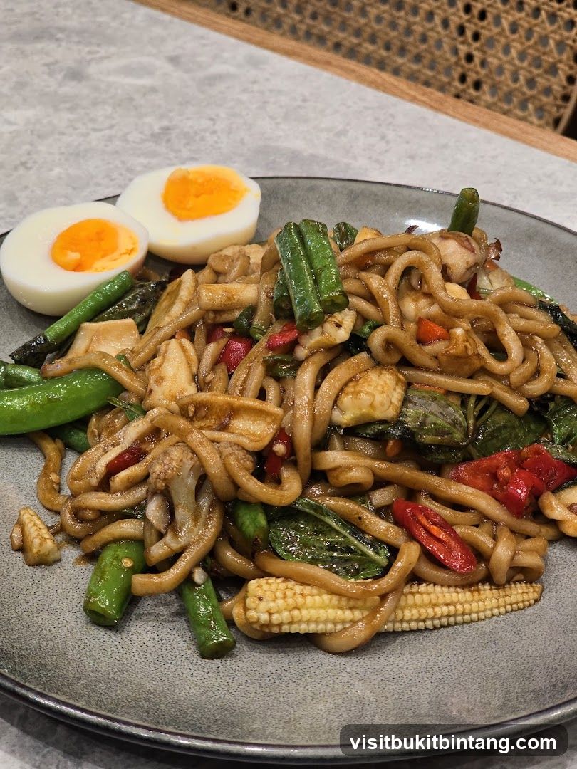 Noodles with Vegetables and Egg