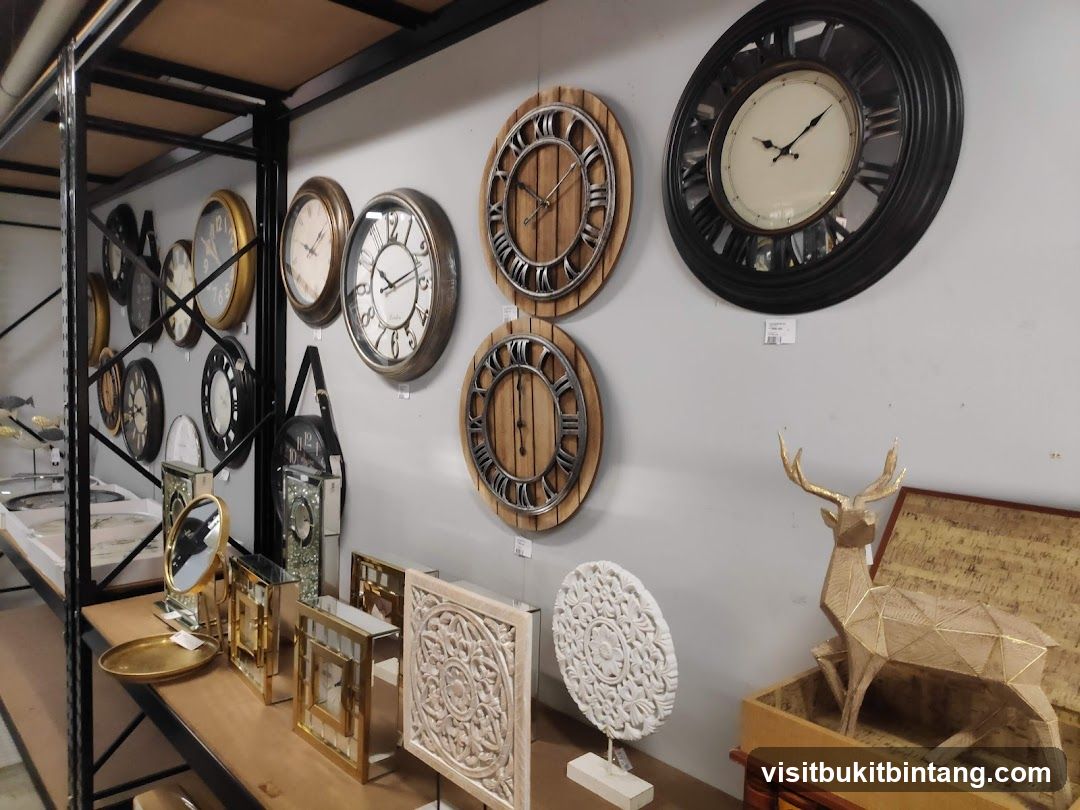 Wall Clocks and Decorative Items