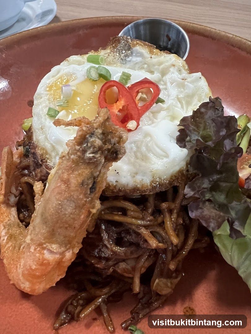 Noodles with Fried Egg and Shrimp